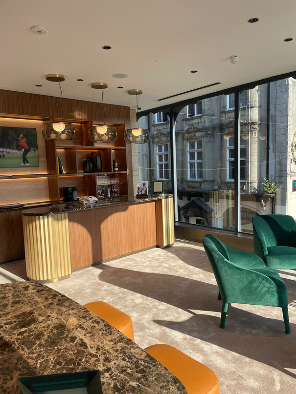 Jewlry store reception after renovation